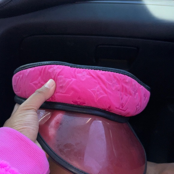 SUPER CUTE 🥰 & RARE Louis Vuitton Pink Visor Hat - Picture 1 of 1